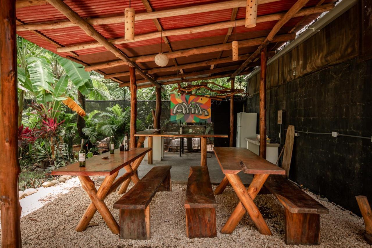 Akih Pods Hostel Playa Santa Teresa  Екстериор снимка
