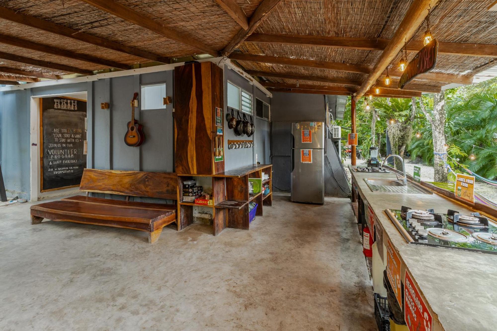 Akih Pods Hostel Playa Santa Teresa  Екстериор снимка