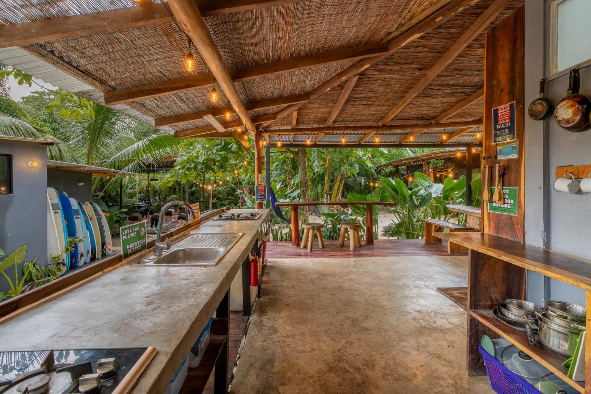 Akih Pods Hostel Playa Santa Teresa  Екстериор снимка
